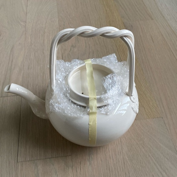 Hartley Greens Leeds Pottery Chocolate Kettle and Lid with Stand - Picture 2 of 12